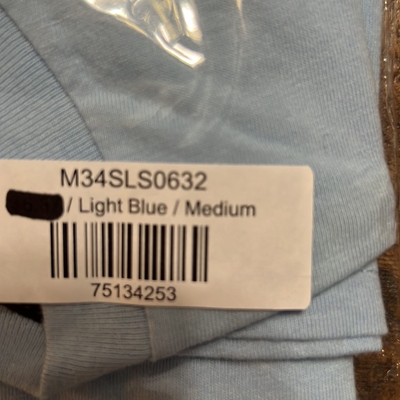 NWT Hollister T Shirt. Size Medium - Picture 5 of 5